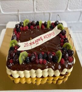 Торт прямоугольный с ягодами №163611