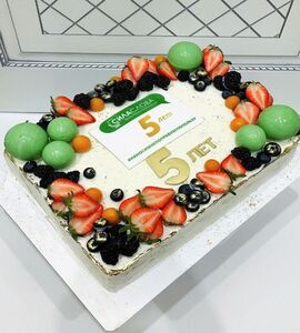 Торт прямоугольный с ягодами №163613