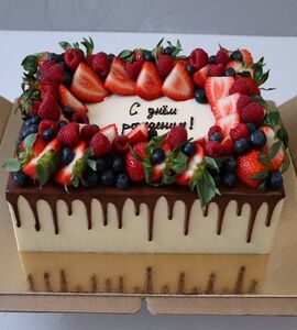 Торт прямоугольный с ягодами №163615