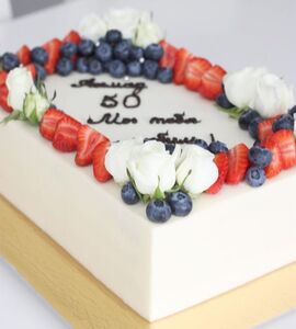 Торт прямоугольный с ягодами №163621