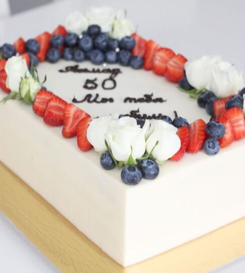 Торт прямоугольный с ягодами №163621