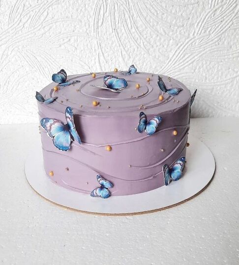 Торт фиолетовый с голубыми бабочками №178908