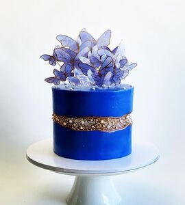 Торт фиолетовый с бабочками для девушки №178921