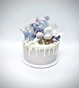 Торт фиолетовый с бабочками и короной №178922