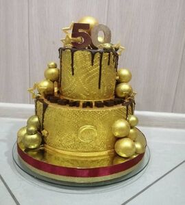 Торт коричневый с золотом №153225