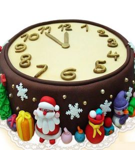 Торт новогодний с часами и фигурками