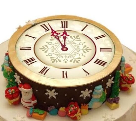 Торт в виде часов с Дедом Морозом