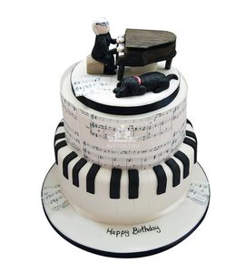 Торт с фортепиано и нотами