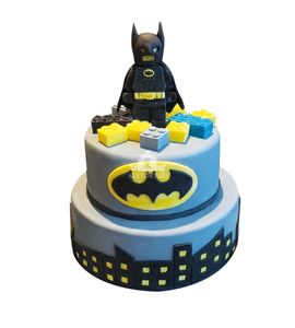 Торт Бэтмен в кубиках Лего