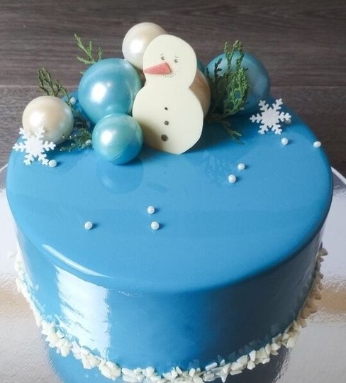 Торт с шарами и снеговиком гелевый