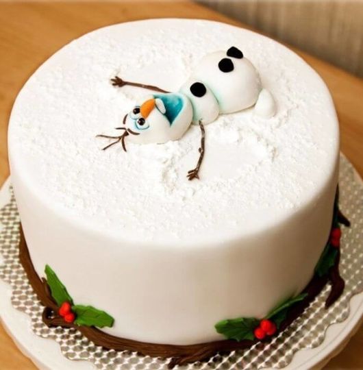 Торт новогодний детский с лежащим снеговиком