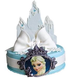 Торт новогодний со снежным замком для девочки