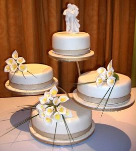 Свадебный торт на подставке №131824
