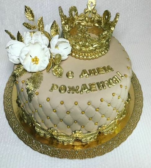 Торт с короной и цветами №485331
