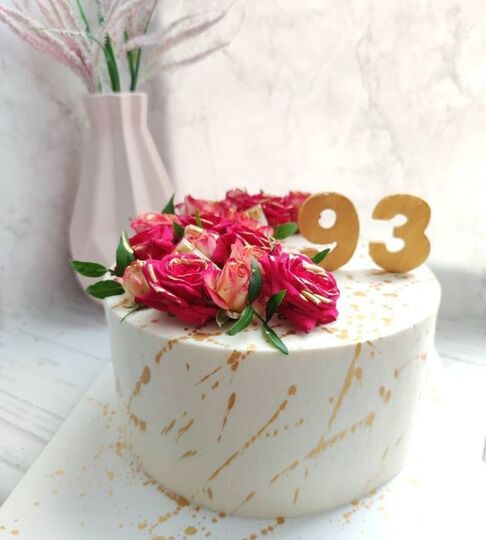 Торт на 93 года женщине с розами №112414