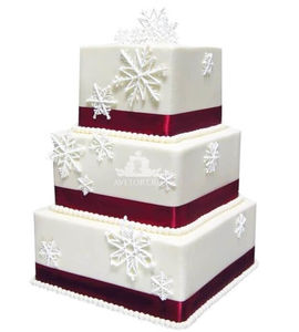 Торт трехъярусный квадратный со снежинками