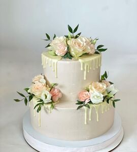 Торт двухъярусный с цветами №134001